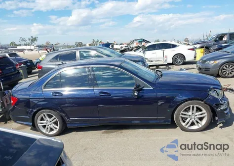 2013 Mercedes-Benz C 250 Sport из США, поврежденный, VIN WDDGF4HB0DR298700